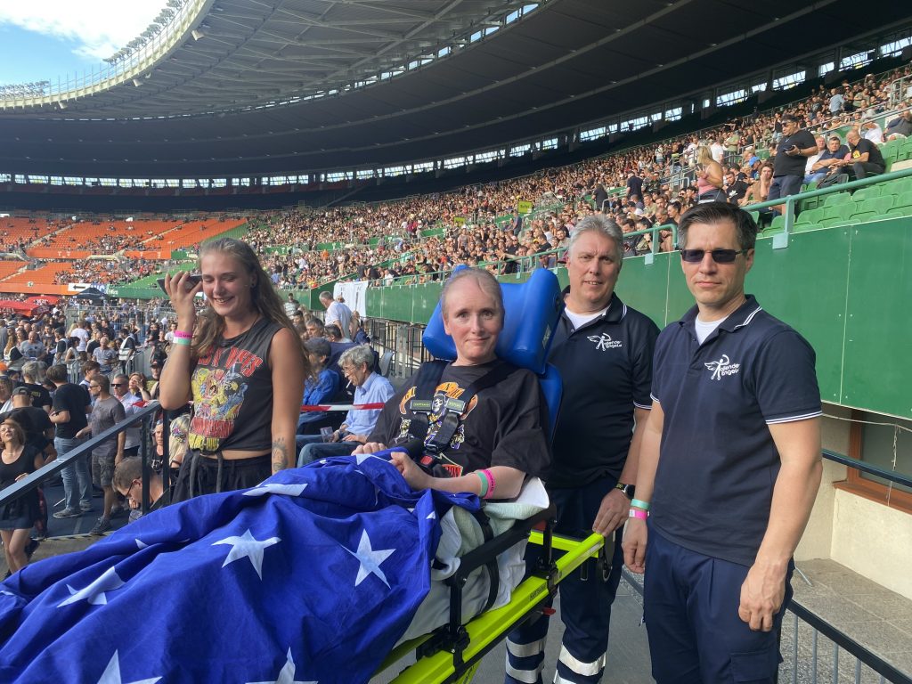 Fahrgast Irene mit unseren Wunscherfüllern mitten drinn